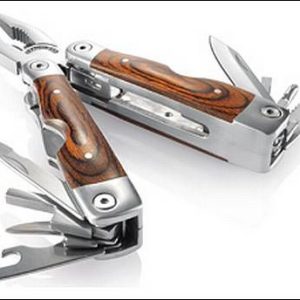 Multitool met ingelegd hout