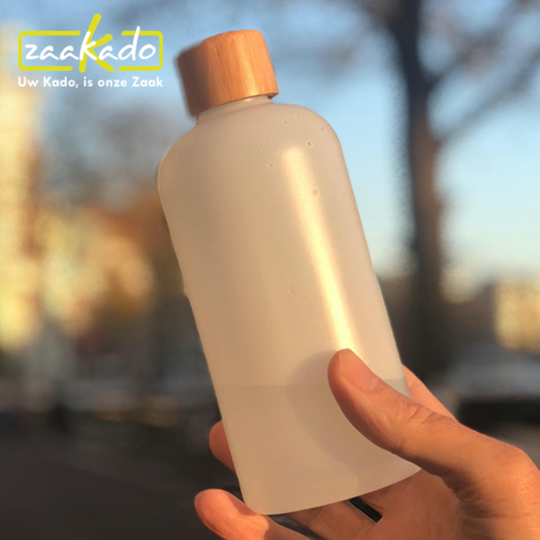 Waterfles-duurzaam-bamboe-suikerriet-herbruikbare-fles-witte-frosted-personaliseren-zaakado-relatiegeschenk-nature-bottle-relatiegeschenken-rotterdam-zaakado-fles-met-logo Waterfles-duurzaam-bamboe-suikerriet-herbruikbare-fles-witte-frosted-personaliseren-zaakado-relatiegeschenk-nature-bottle-relatiegeschenken-rotterdam-zaakado-fles-met-logo
