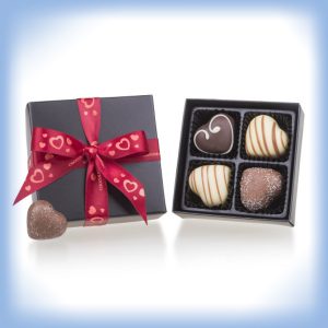 Chocolade hartjes in zwart doosje