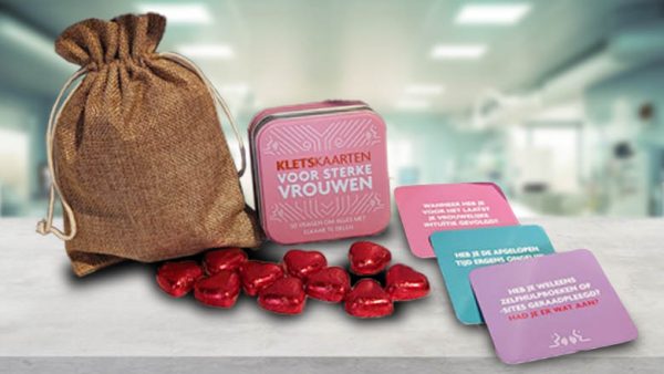 Zorg vrouwen kletskaarten en hartjes