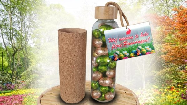 Duurzame waterfles met Paaseitjes