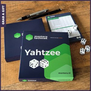 Doosje en scoreblok van yahtzee spel in kleur bedrukken