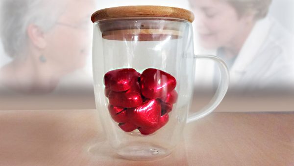 Duurzame mok met chocolade hartjes